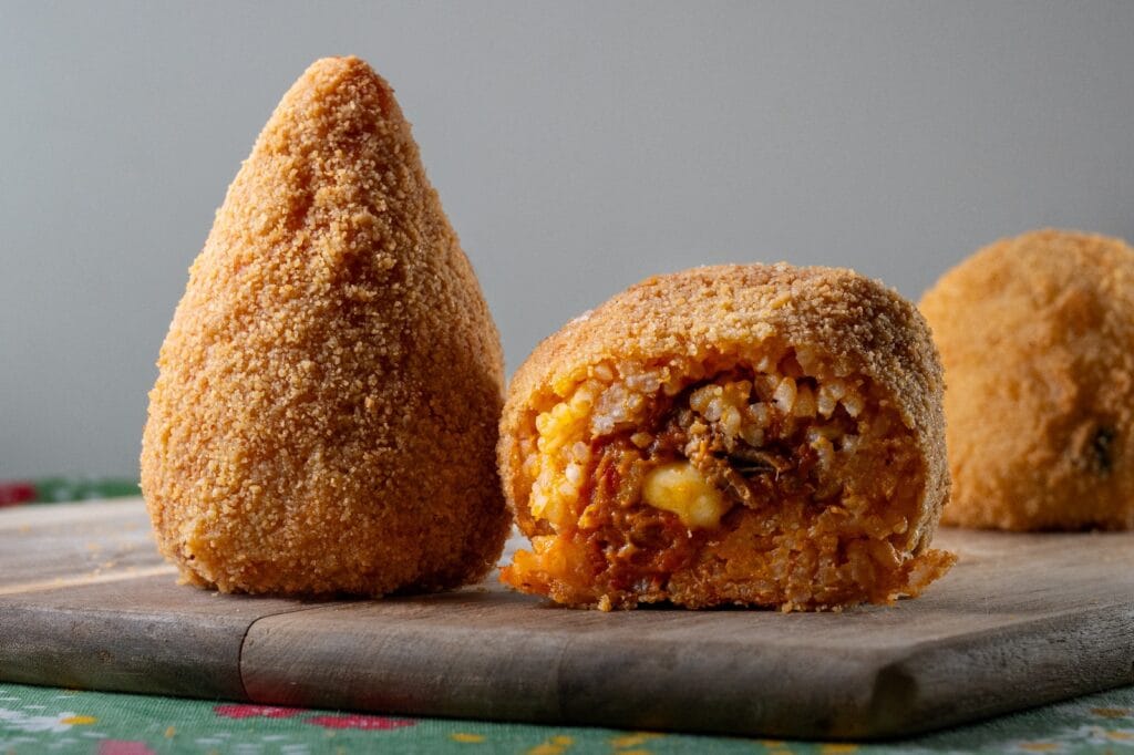 Arancini Siciliani: La Ricetta Facile e Tradizionale - Mongibello ...
