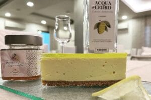 Scopri di più sull'articolo Cheesecake con marmellata di limoni e zafferano dell’Etna