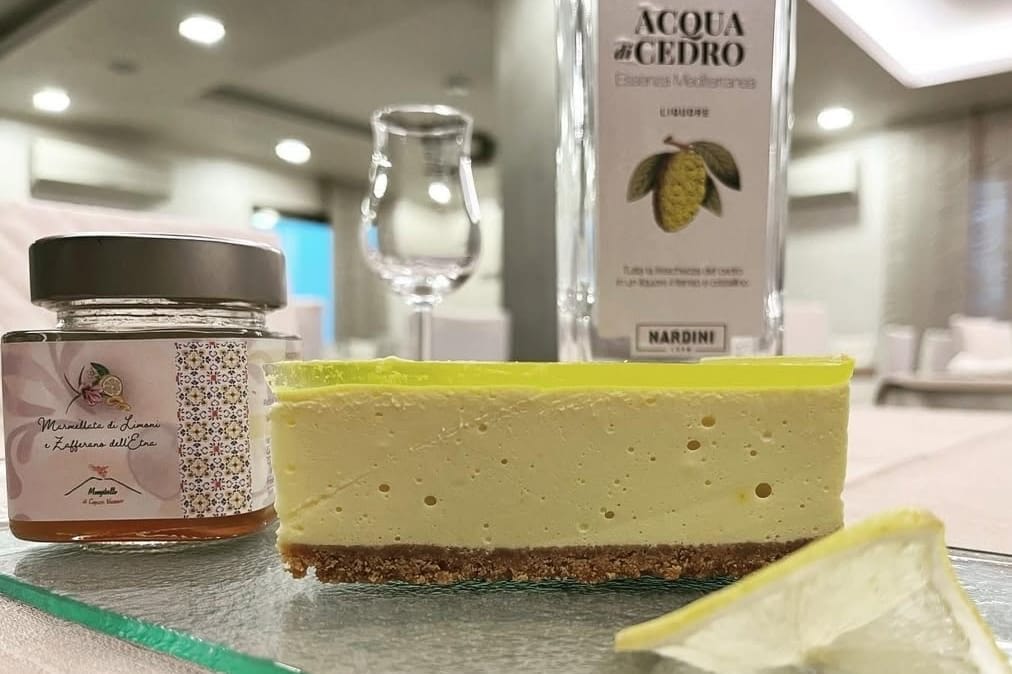 Al momento stai visualizzando Cheesecake con marmellata di limoni e zafferano dell’Etna